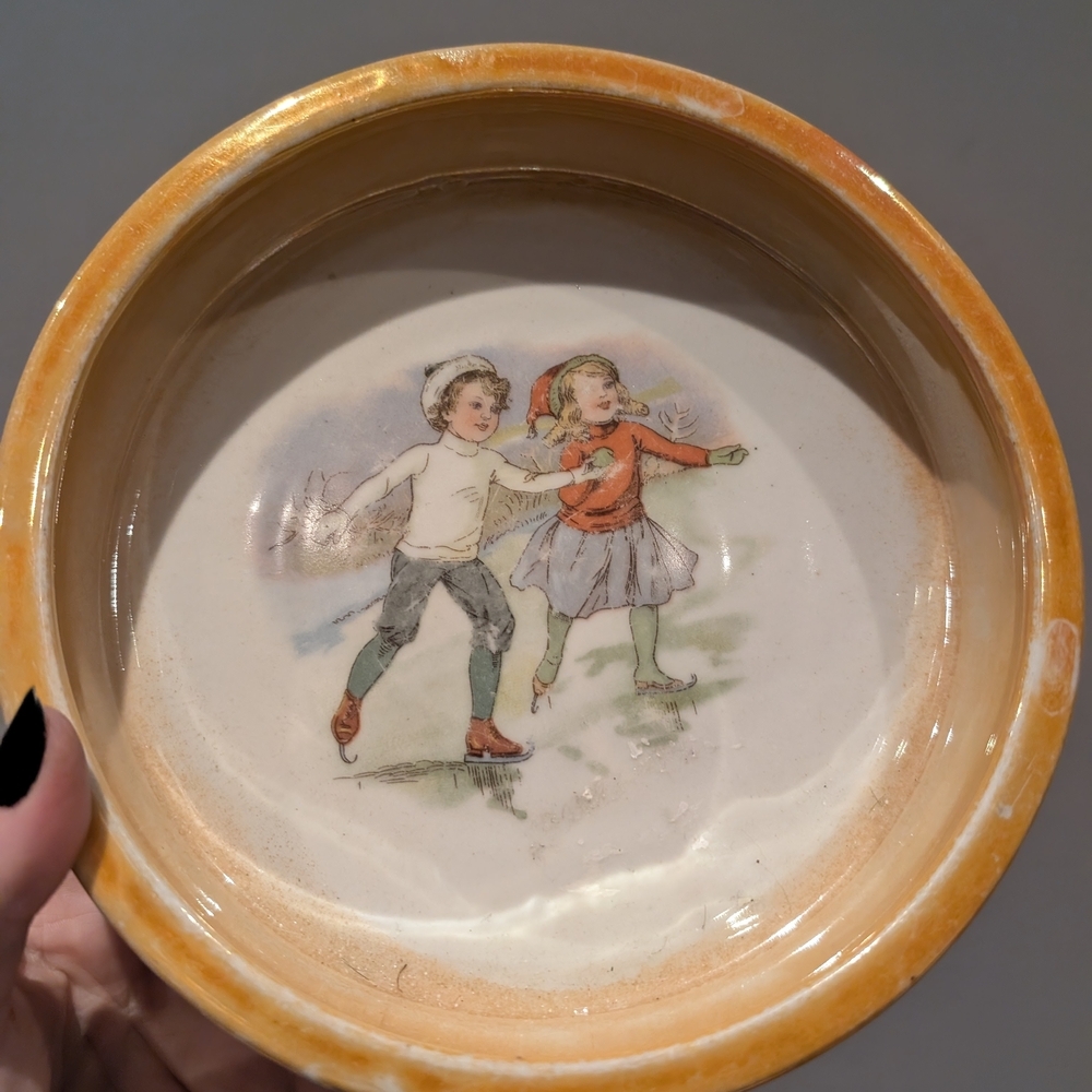 Vintage Ceramic Bowl with Skating Children - Picture 4 of 9